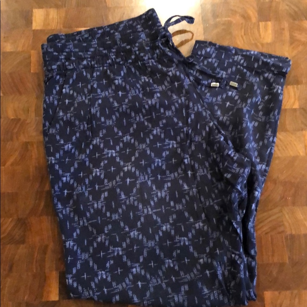 Patterned Jogger-Like Pants - Picture 2 of 6